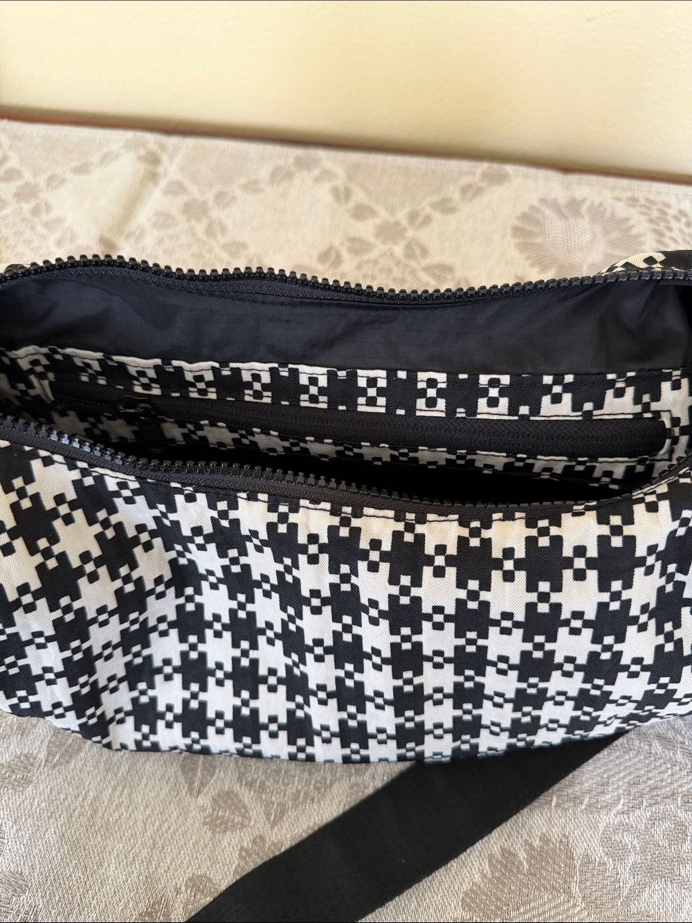Baggu Black and White Pixel Gingham Medium Crescent Shoulder Bag, EUC - Picture 8 of 12